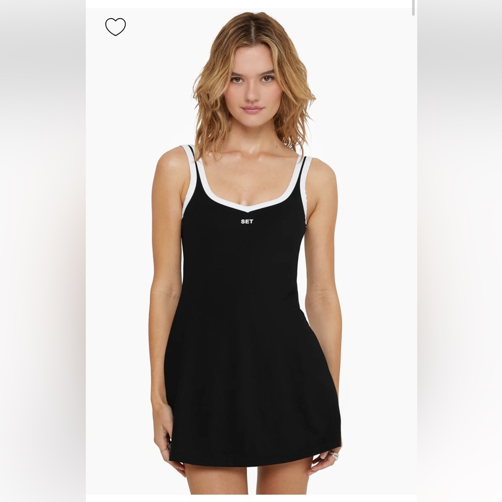 SET ACTIVE DRESS